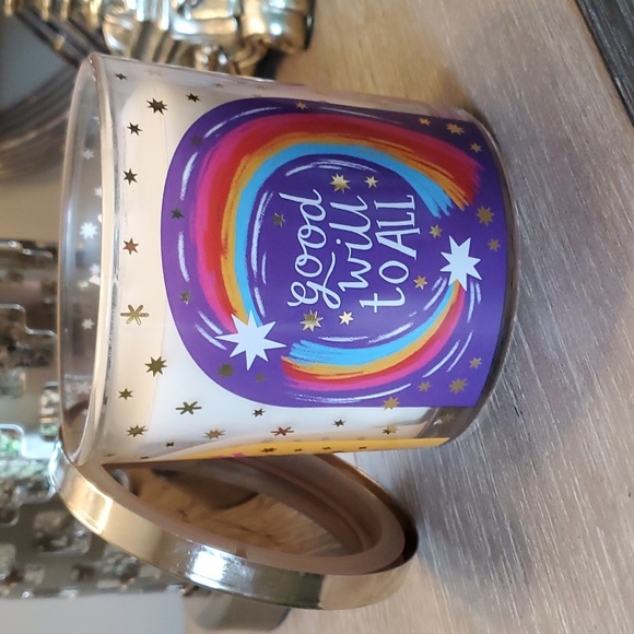 3 Wick Holiday Winter Candle Peace, Joy, & Good Will. Peppermint Vanilla - Picture 4 of 8